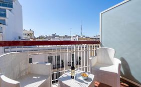 Central & Elegant Loft - With Balcony